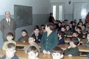Don Simón Fábregas dirigiendo la clase con una estampa que imponía