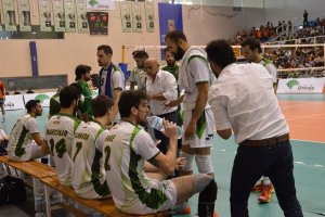 Piero Molducci dando instrucciones a sus muchachos.