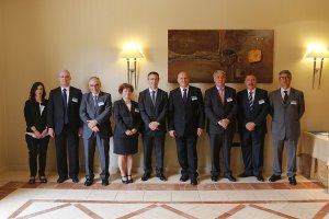 El nuevo Consejo Rector: Angeles Pérez, Jesús Martínez, Francisco Lorente, María Luisa Trinidad, Eduardo Baamonde (presidente9, José Luis Heredia, Ba