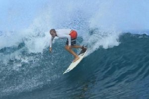 Van Ryan ayudó a un surfista en el ataque de un tiburón.