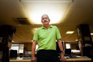 Hermelindo Castro en una visita a la redacción de LA VOZ.