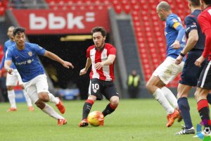 Una jugada del partido de la primera vuelta.