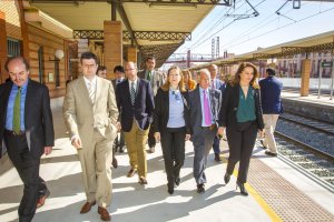 La ministra Ana Pastor en una última visita a la estación de ferrocarril de Almería.