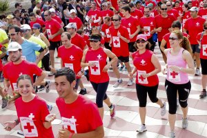 Participantes en una de las últimas ediciones de la carrera popular de Cruz Roja