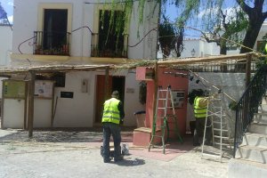 Ya se están montando los espacio para los artesanos.