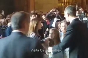 Captura del nuevo vídeo del desencuentro entre la reina Letizia y doña Sofía.