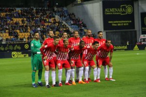 El once del Almería en el Carranza.