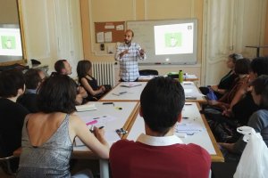 Antonio Melero, durante una de sus reuniones de trabajo en la editorial Maison de langues.