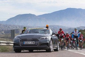 Los vehículos de alta gama de Vera Import en la Vuelta a Almería.