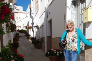 La ganadora del concurso fotográfico durante su visita.