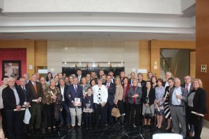 Foto de familia de todos los descendientes de los presidentes de la Diputación Provincial.