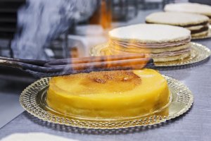 La elaboración se realiza con dedicación y profesionalidad.