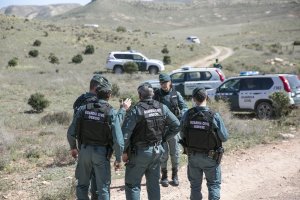 Agentes de la Guardia Civil en Rodalquilar.