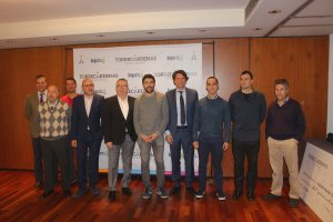 Los ganadores, el jurado del concurso y el director general de Bogaris Retail.