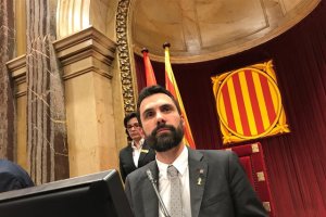 El presidente del Parlament, Roger Torrent , durante el pleno de la cámara catalana.