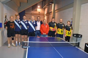 El concejal Juanjo Segura no faltó a la cita con el tenis de mesa.