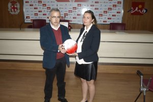 Matías y Lorena García en la rueda de prensa de presentación.