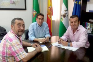 Salvador Alarcón (izquierda) y Salvador Hernández (derecha), junto a Óscar Liria.