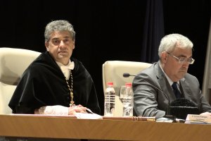 El rector de la UAL, Carmelo Rodríguez, con el consejero de Economía, Enrique Ramírez de Arellano, en la apertura oficial del curso 2017-2018.