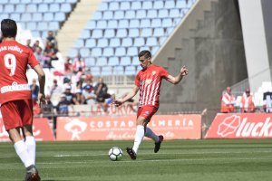 Rubén Alcaraz en una jugada ante el Albacete.