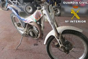 Uno de los vehículos recuperados por la Guardia Civil.