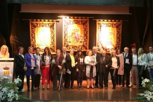 Homenajeadas y familiares tras el acto.