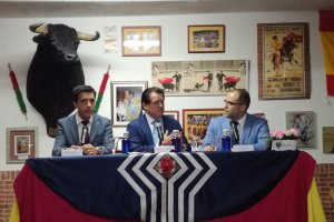 El Soro (en el centro) el pasado sábado en Roquetas.