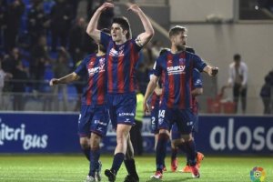 Melero celebra su gol que significó el empate.