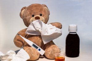 La fiebre es uno de los síntomas que más alarma a los padres con niños pequeños.