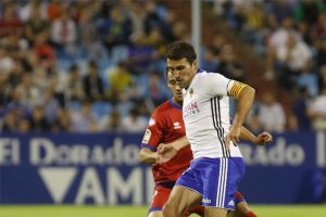 Zapater en un partido con el Zaragoza.