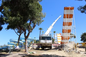 Trabajos de instalación de la nueva atracción en Aquavera.