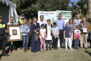 Foto de familia con el alcalde Fernández-Pacheco.