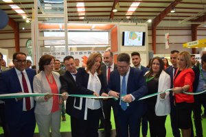 Corte de cinta para inaugurar la Expolevante nijareña