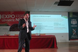 David Iglesias en la conferencia sobre la biotecnología