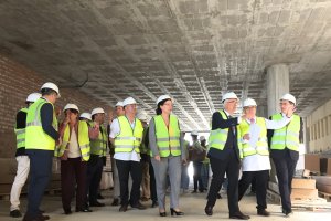 El vicepresidente andaluz, durante la visita que ha realizado a las obras del Hospital Materno-Infantil.