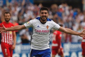 Papu celebra su gol en la segunda parte en La Romareda.