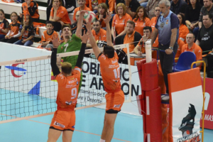 Una jugada del partido.