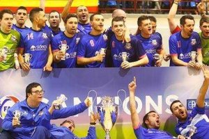 Paquito Peña celebrando el título de Liga.