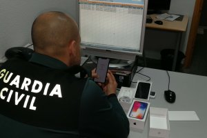 La Policía ha logrado recuperar los dos terminales sustraídos.