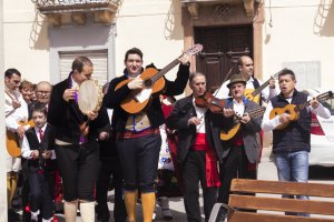 Actuación de las cuadrillas en la Plaza del Pueblo de Chirivel