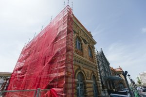 Andamiaje cubriendo la vieja Estación de Almería.