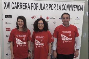 Ángeles Martínez, diputada provincial de Deportes; Mª del Mar Pageo, presidenta de Cruz Roja Almería; Juan José Segura, concejal de Deportes