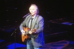 Joan Manuel Serrat, durante el concierto del domingo en Roquetas.