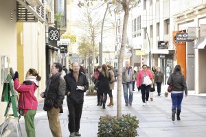 La calle Reyes Católicos, una de las cotizadas de Almería, según el informe de Tecnitasa