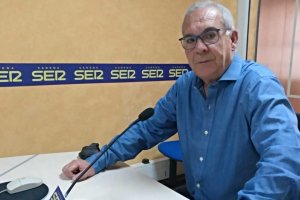 José Miguel Polo en los estudios de la Cadena SER.