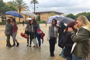 Besada lésbica hoy en la Universidad de Almería.