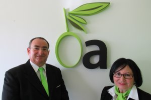 El gerente de Oleo Almanzora, José Sánchez, junto a Dolores Muñoz