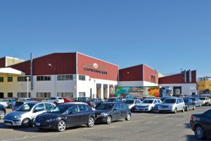 A sus 450 hectáreas de cultivo hay que sumar los 22.000 m² de instalaciones en los que se realiza el envasado y comercialización de sus productos