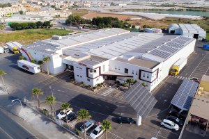 Instalaciones de Escobi ubicadas en El Ejido, con una apuesta de solución energética 100% renovable.