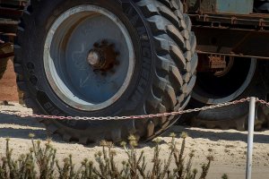 El CEMA almeriense nació en 1973 para poner a prueba gigantescos neumáticos para obras públicas y minería.